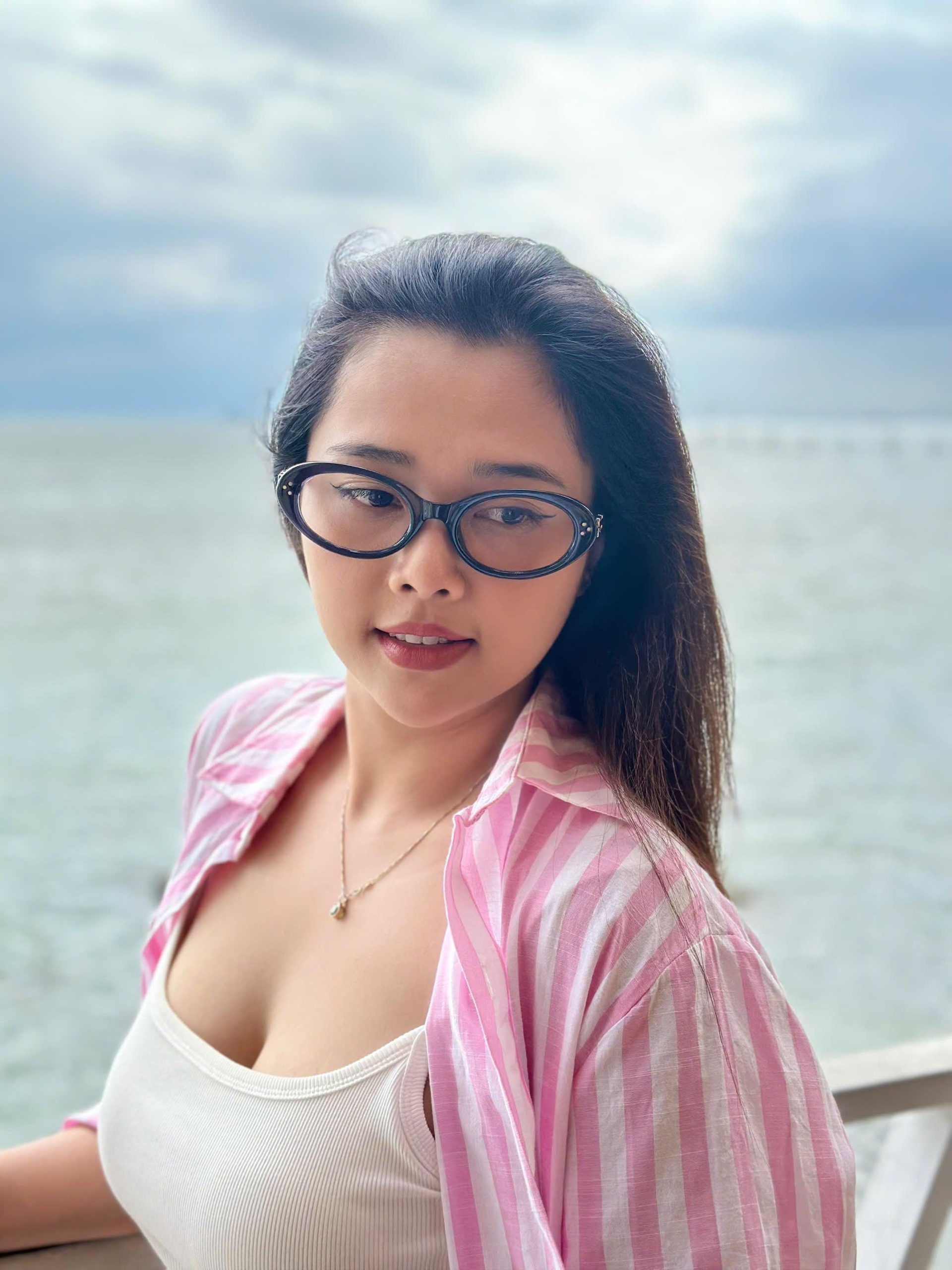 Gọng kính oval đen CHILU YC127 – phong cách cổ điển, thời trang unisex, thời trang nam nữ - Ảnh 6